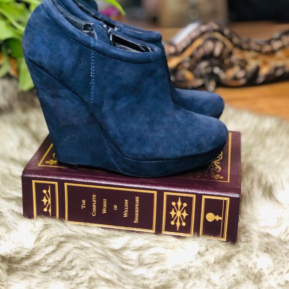 Trouve Blue Suede Platform Wedge Booties size 6 - Picture 5 of 13
